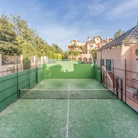 Entre Estepona-marbella إِستيبونا